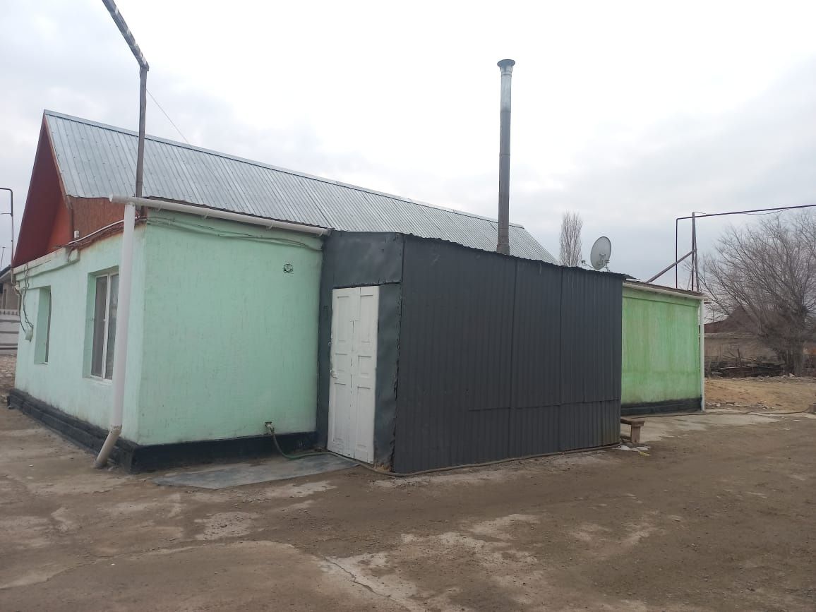 Продается дом в селе Ровное с участком 20 соток