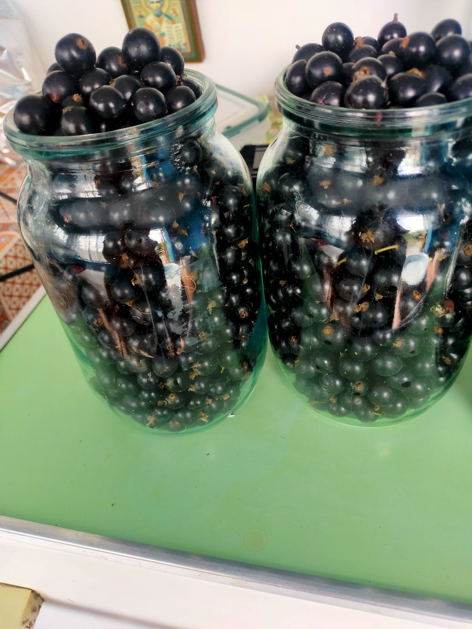Продам черную смородину.