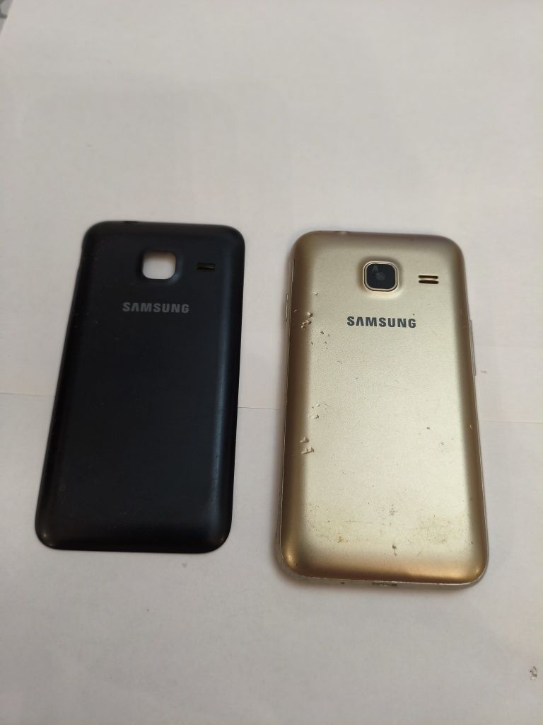 Разные Samsung смартфоны и простой Филлипс