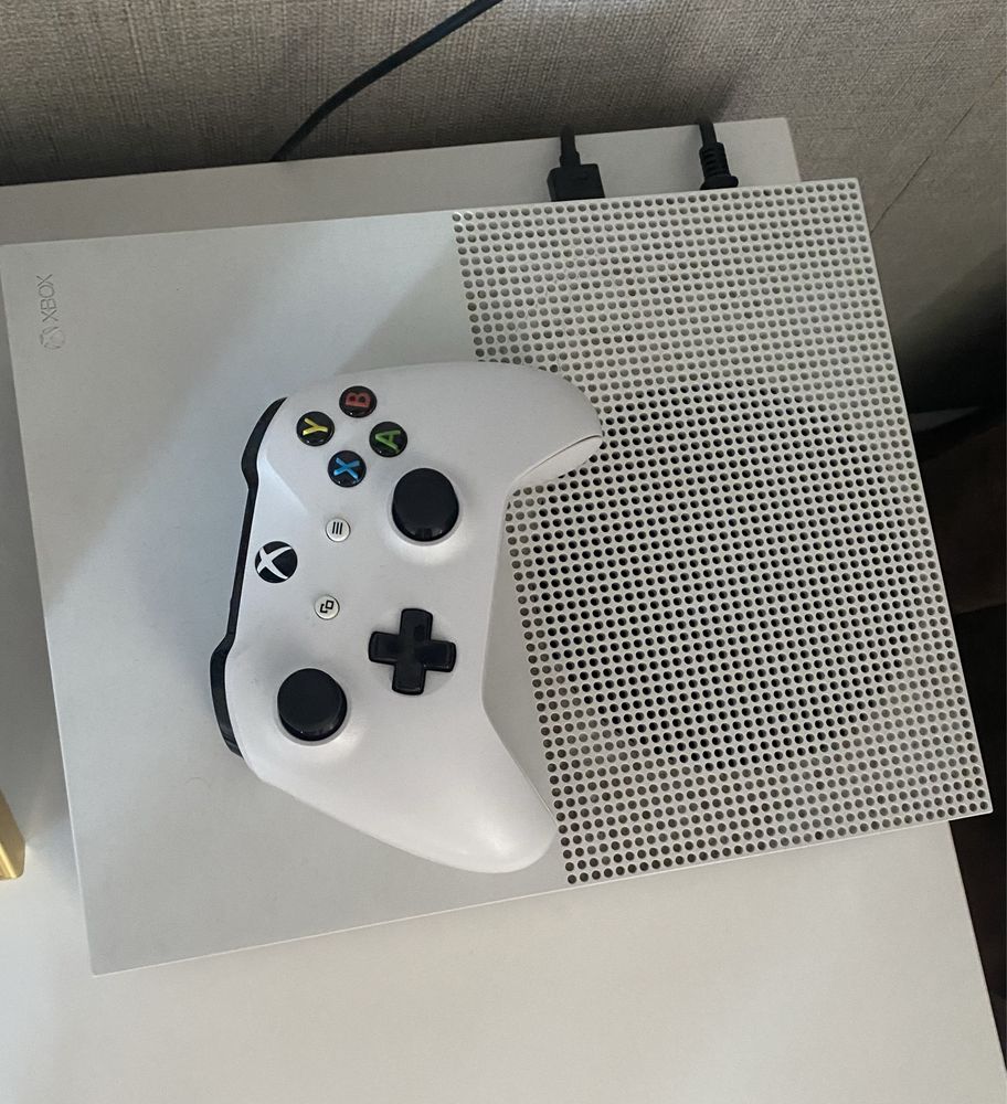 XBOX ONE продам срочно