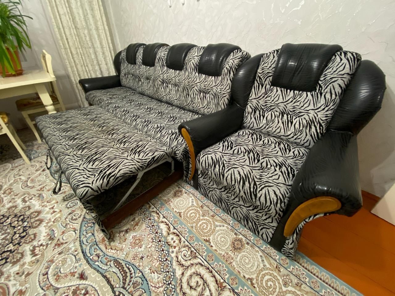 Продам диван угловой большой