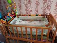 Продам кроватку с мобилем
