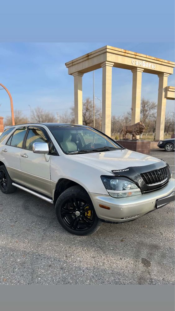 Продается авто Lexus RX 300