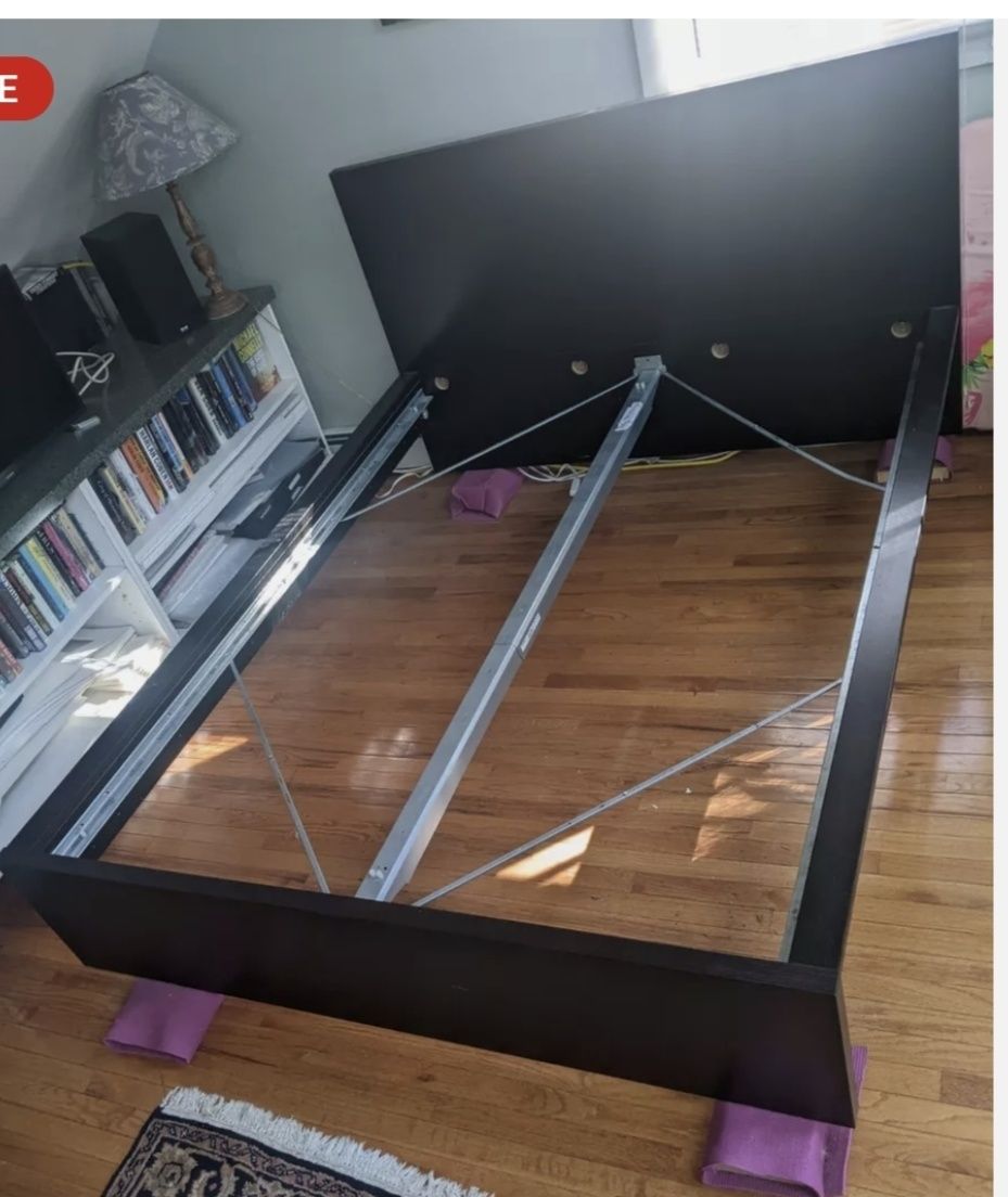 Продам б/у кровать IKEA Malm с матрасом IKEA XOVOG.