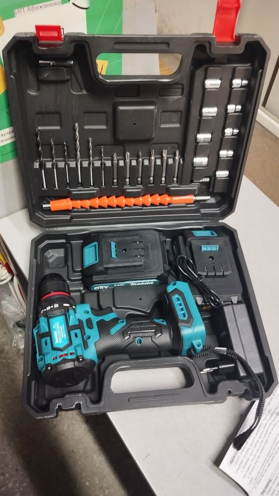 Шуруповерт MAKITA