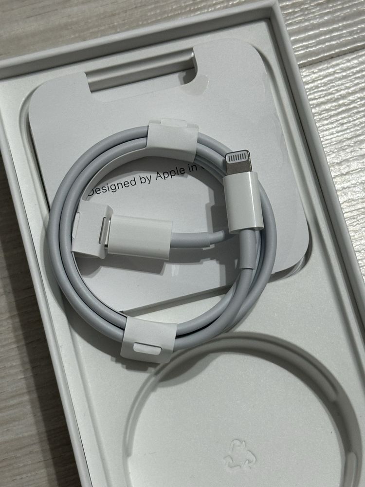 Оригинальный кабель Apple