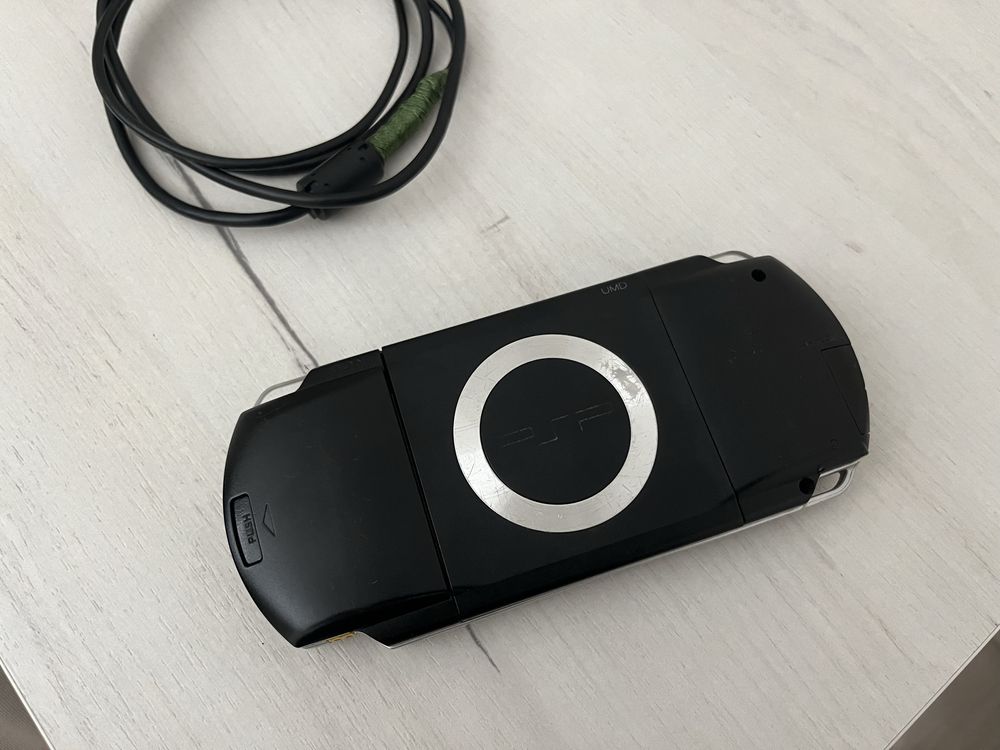 Продам приставку PSP 1000