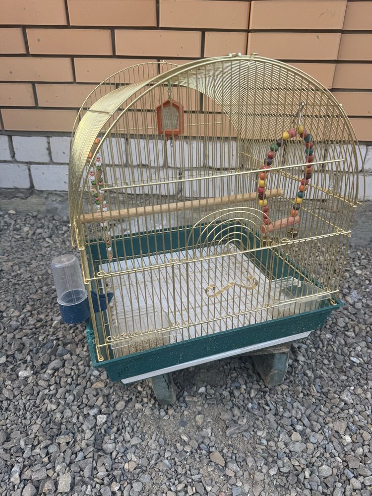 Продам клетку для попугая с игрушками вместе.
