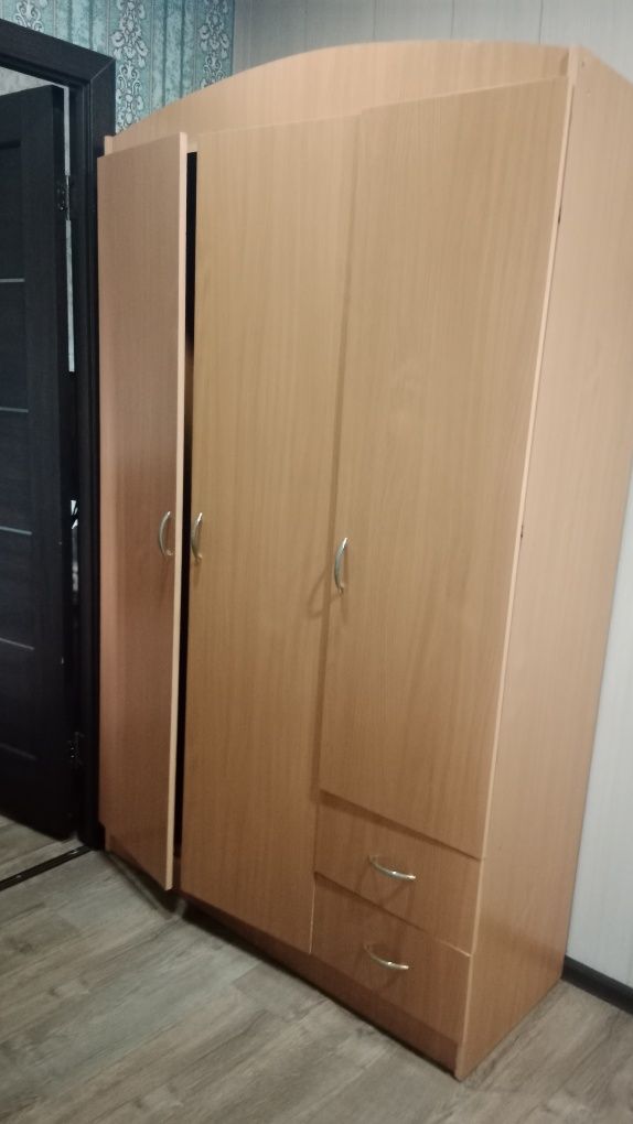 Продается спальный шкаф