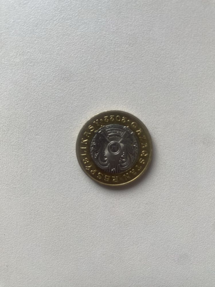 Продам монету 100