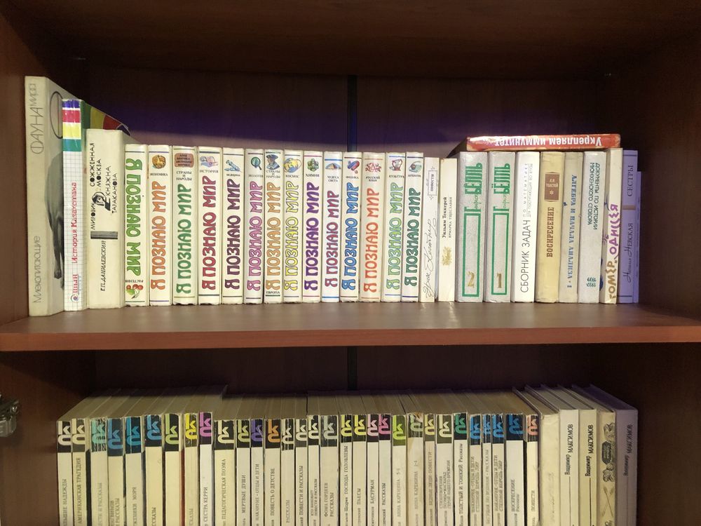 Продам шкаф с книгами!