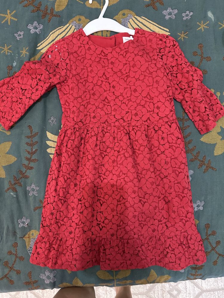 Продам платья красивые