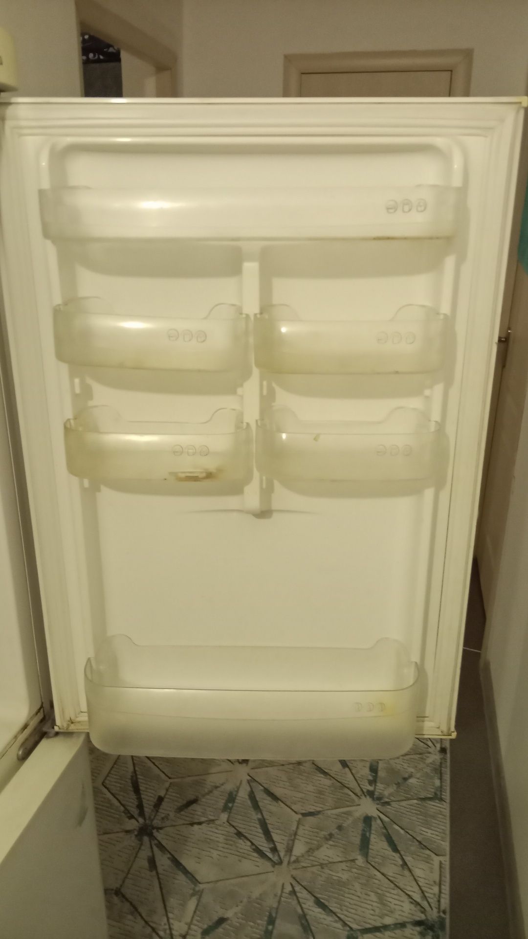 Продам холодильник на запчасти
