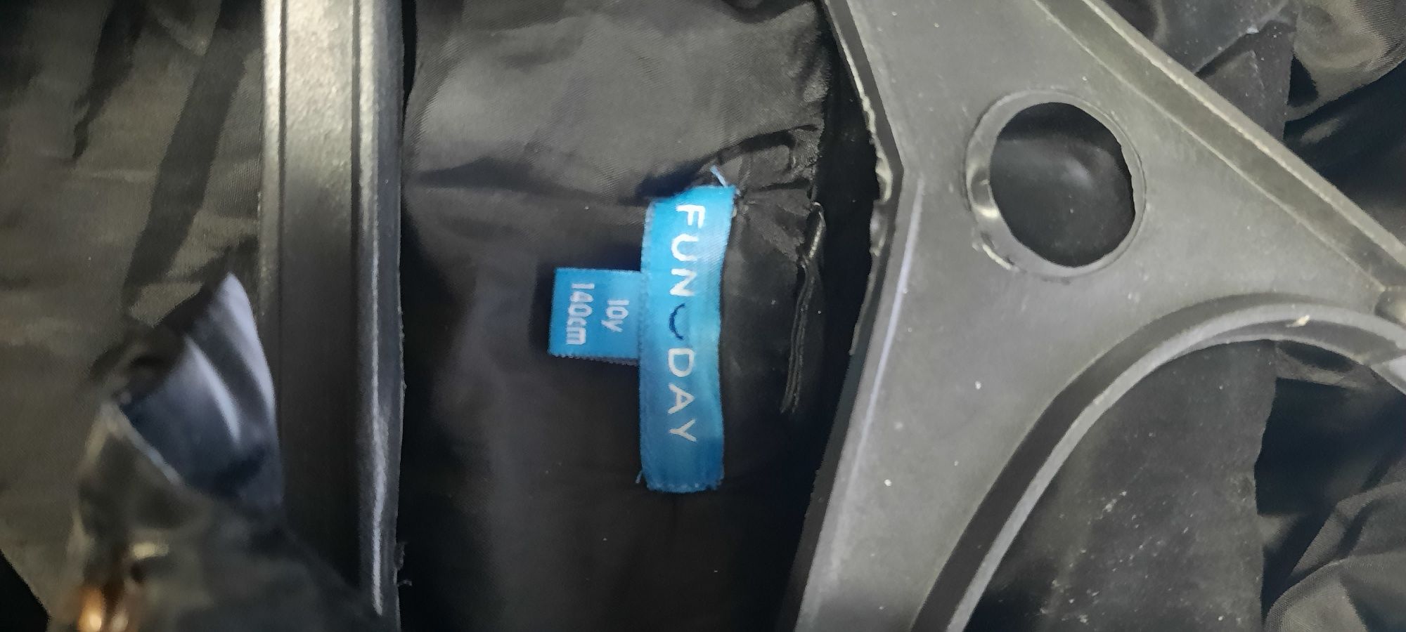Продам зимнюю куртку  на девочку