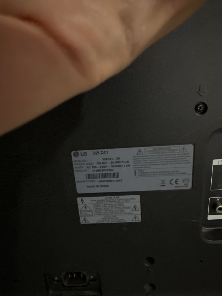 Продам телевизор LG 5000тенге на запчасти