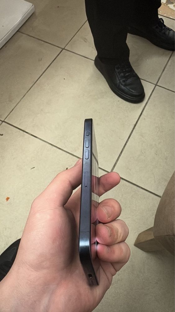 Iphone 15 pro в идеальном состостаяние хорошее
