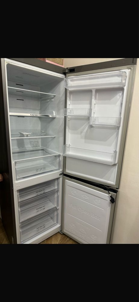 Холодильник с морозильником Samsung RB33J3200SA