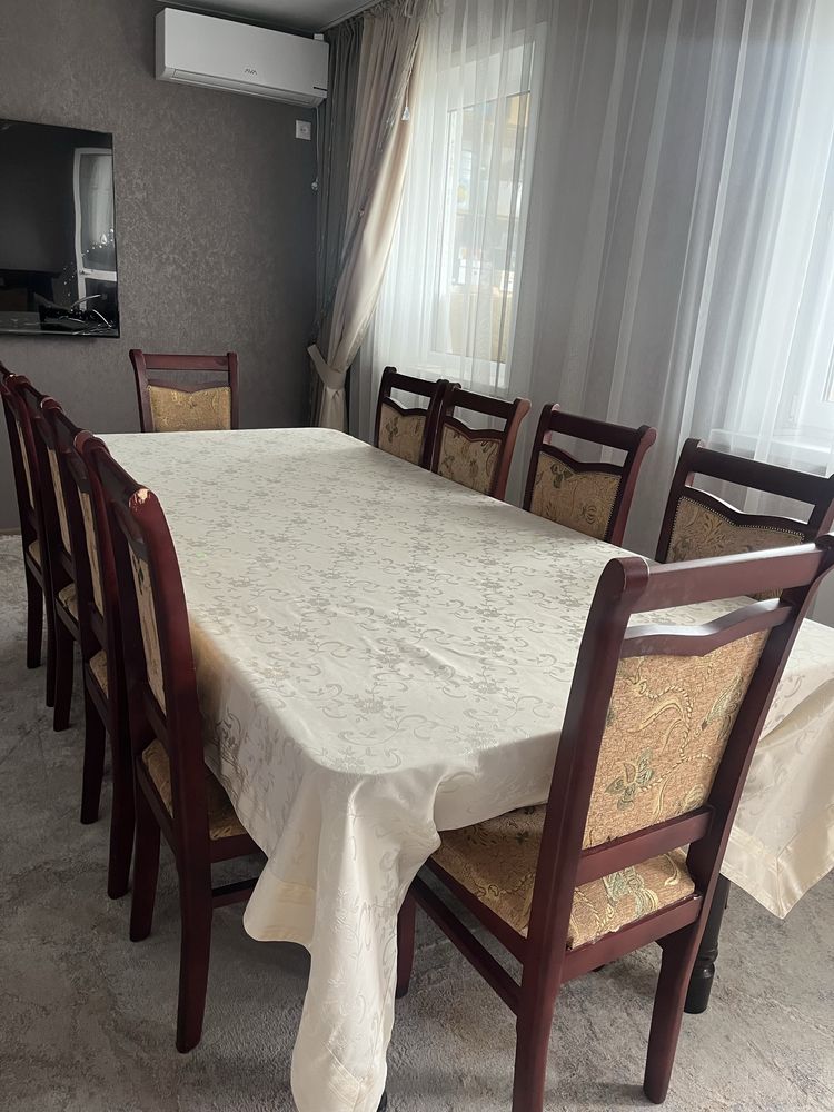 Стол в гостинную