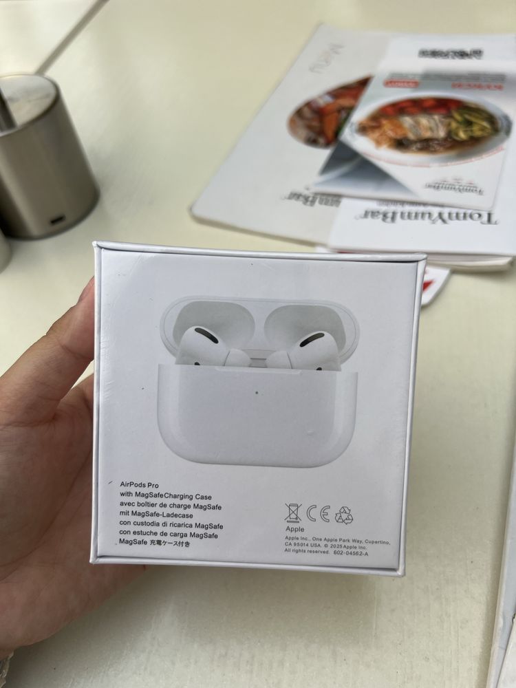 Продам Airpods pro оригинал