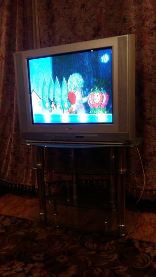 Телевизор LG 82 диагональ