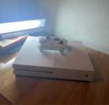 приставка Xbox One S + геймпад в подарок