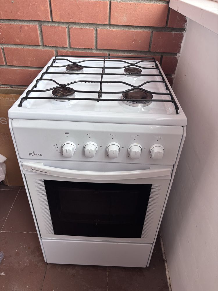 Продам газовую плиту Flama