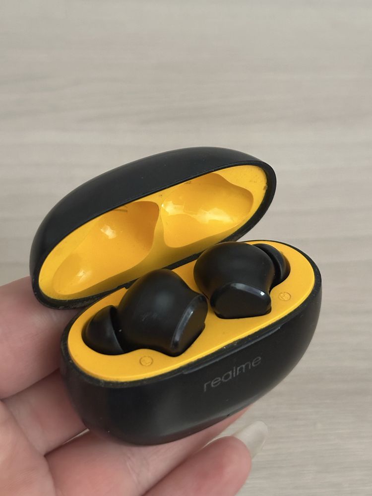 Продам наушники Realme