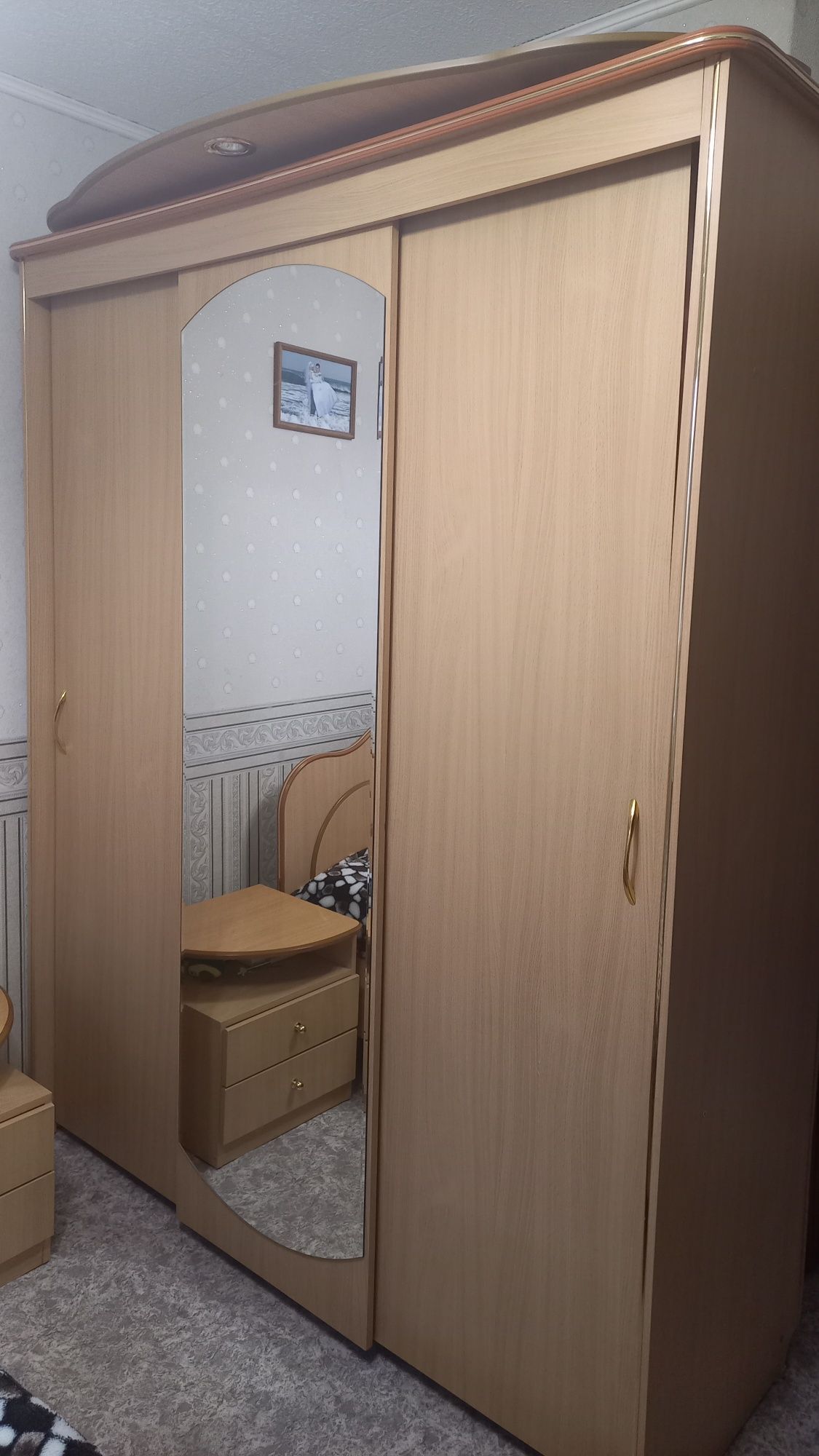 Продам спальный гарнитур