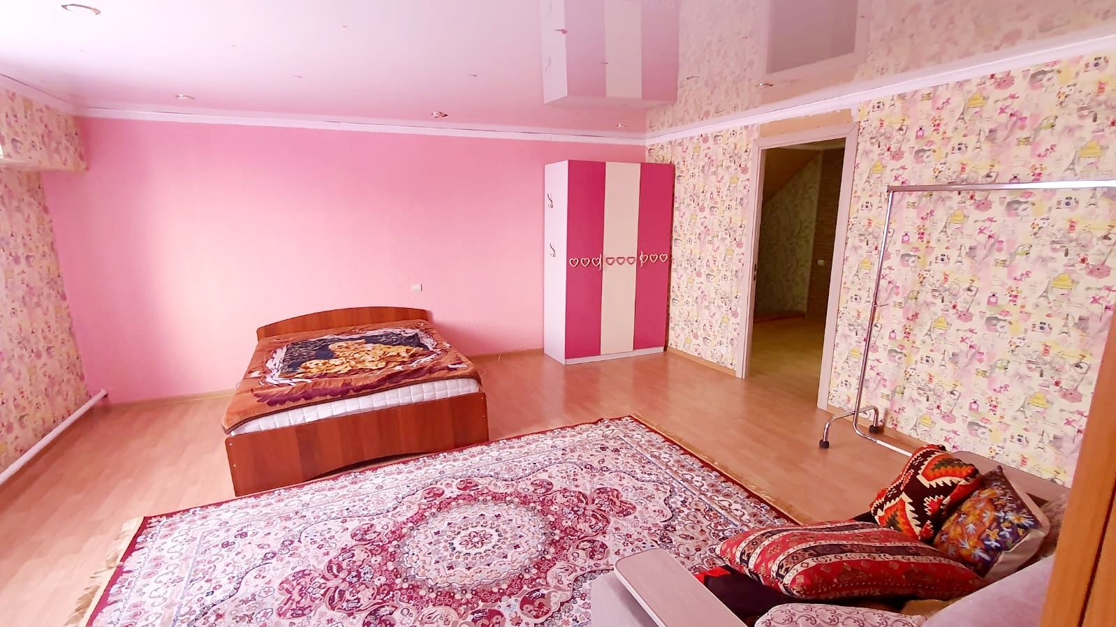 Сдам дом посуточно, Дом с мансардой, площадь 240 кв.м,