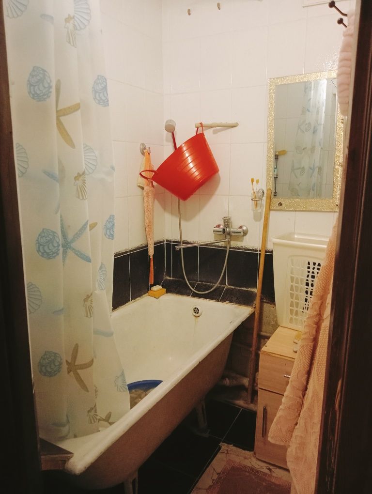 3-х ком. Кв. Рядом с базаром.