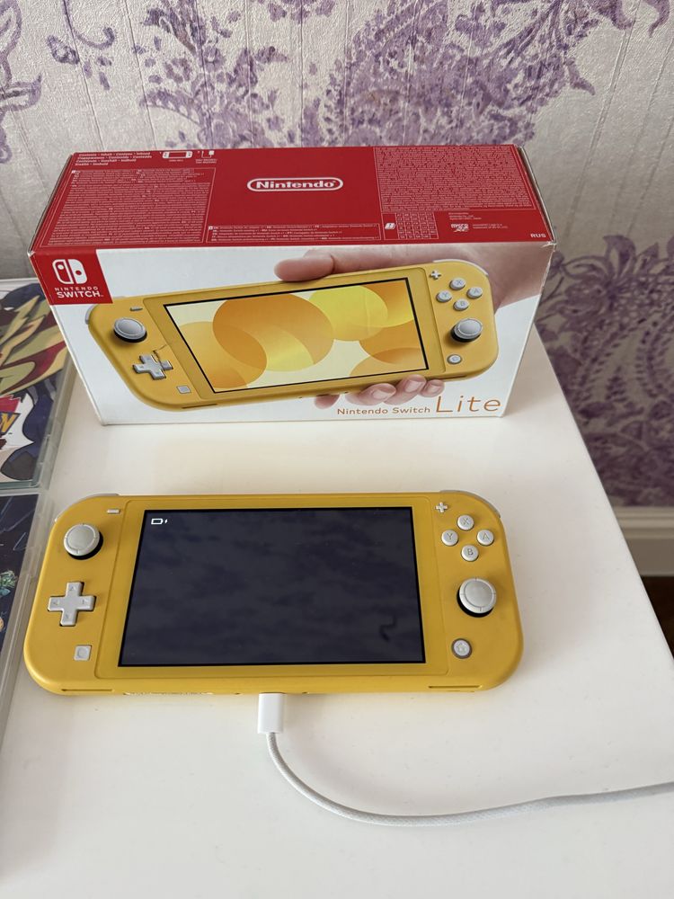 Nintendo Switch Lite yellow +6 игр