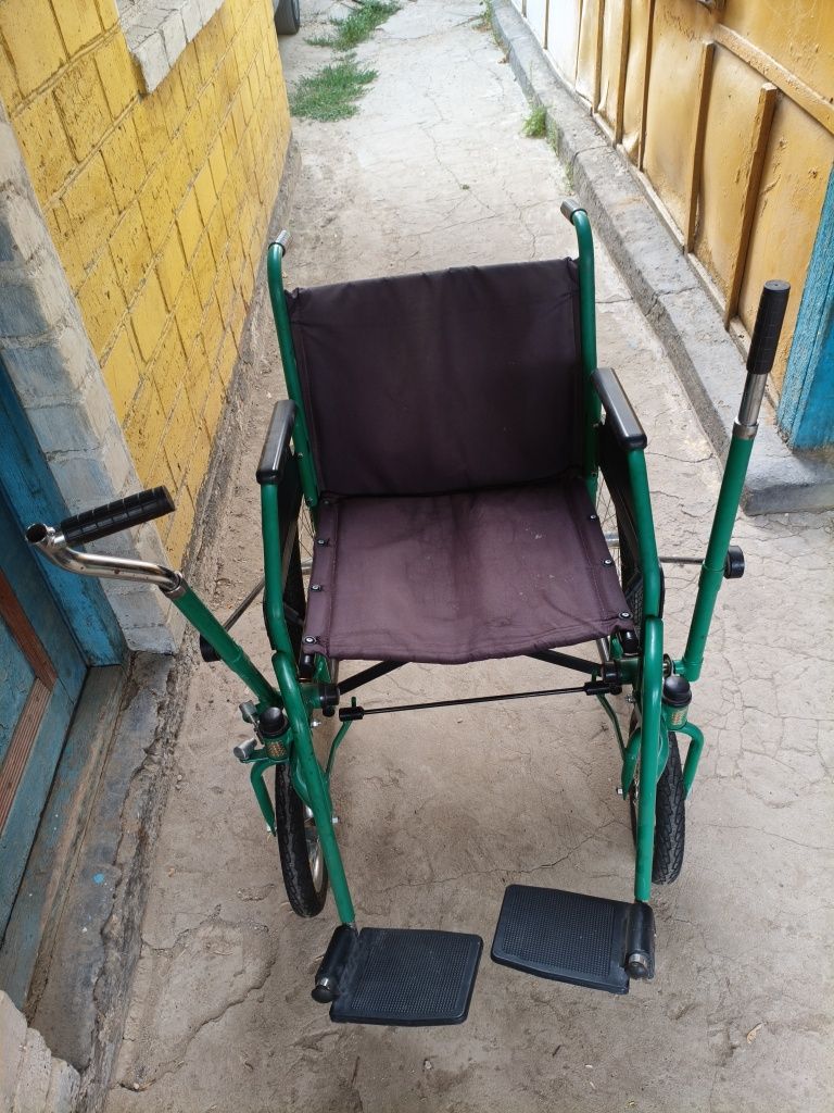 Продам инвалидную коляску