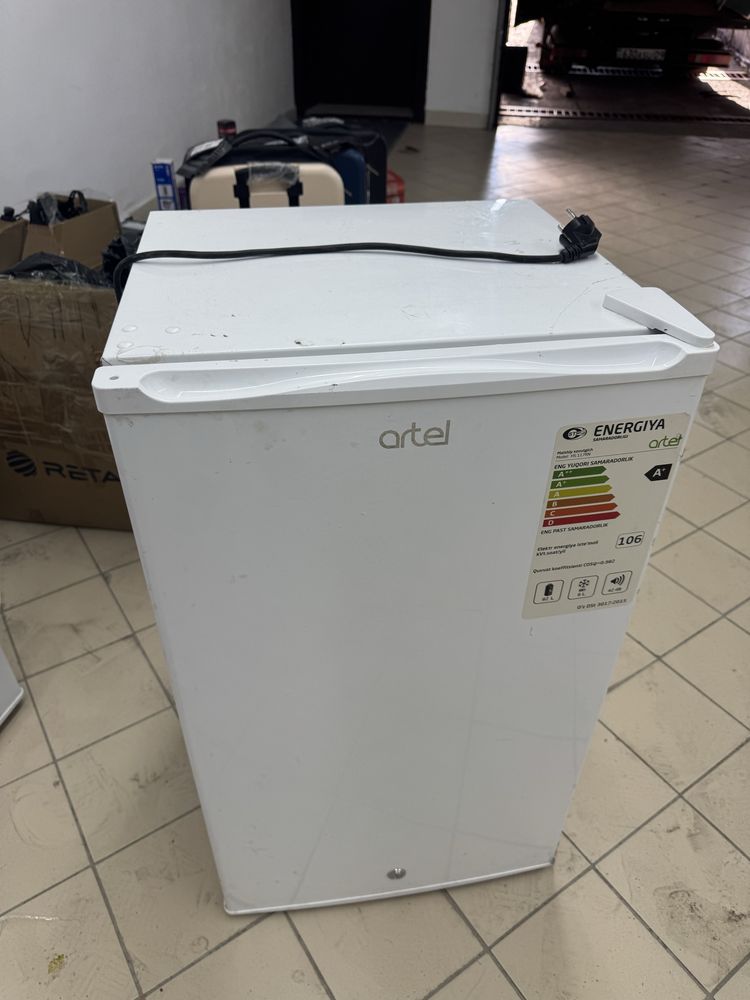 Продается маленький холодильник