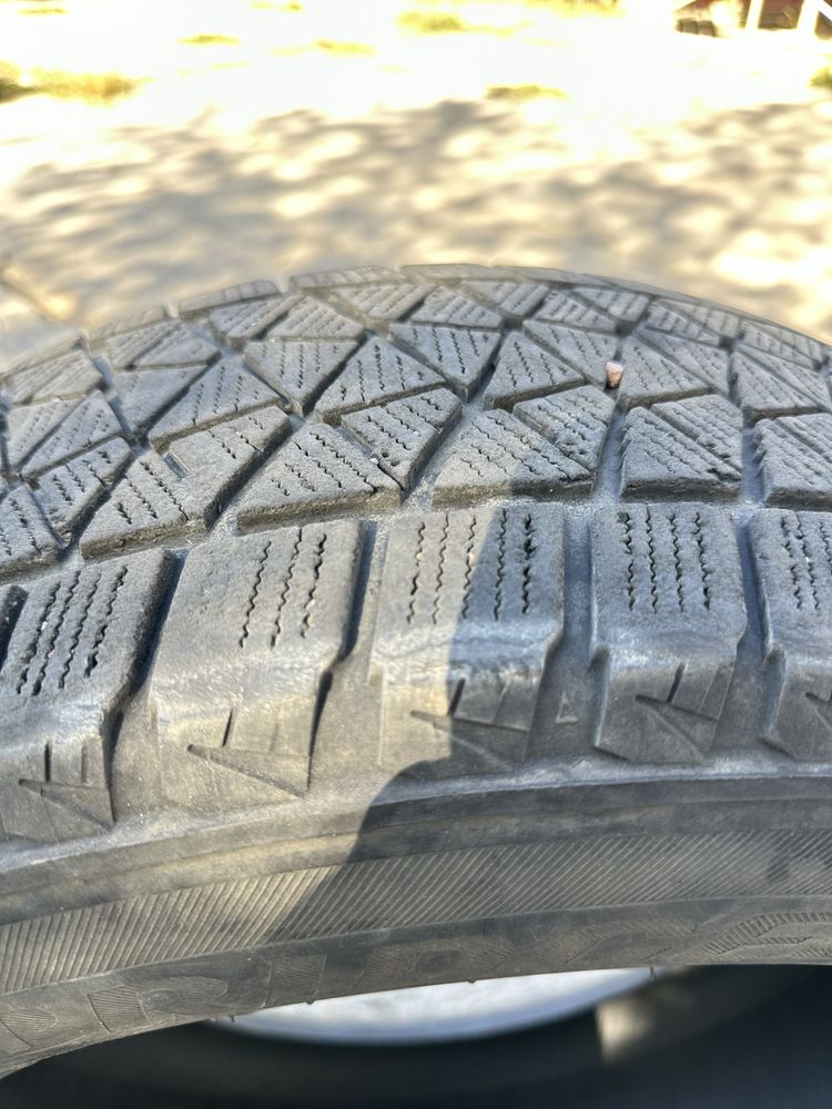 bridgestone blizzak 225/65/17 продается! Комплект!