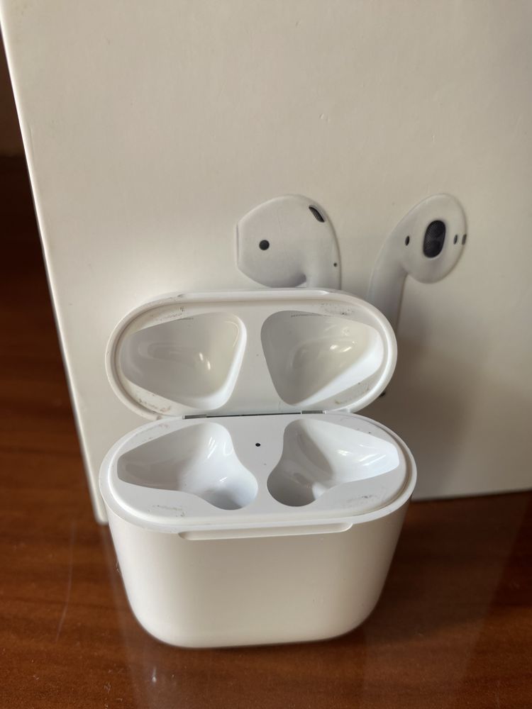 Наушники Apple AirPods with Charging Case белый