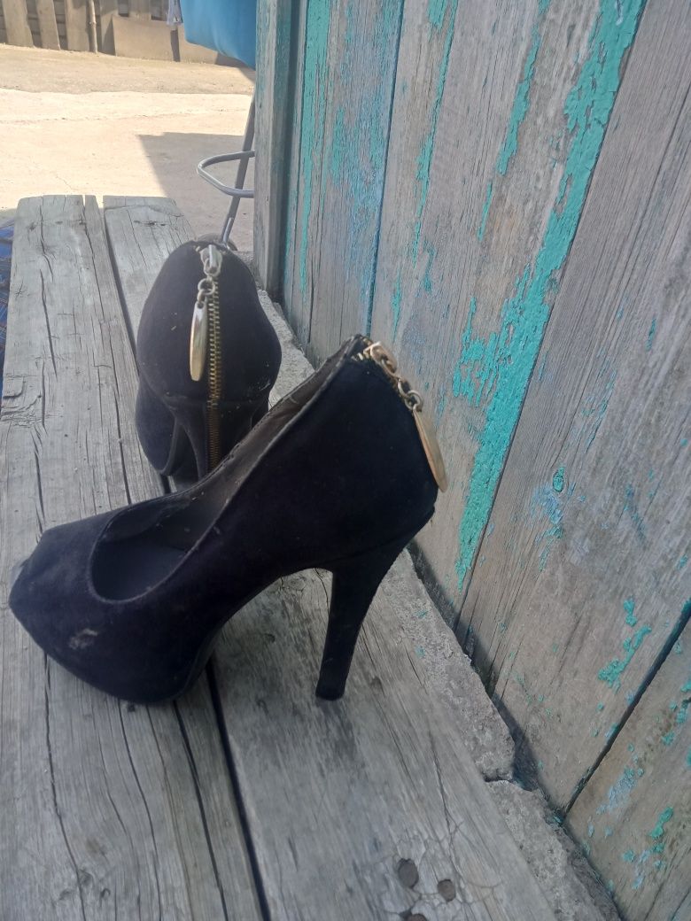 Продам обувь бу.в хорошем и качественные.
