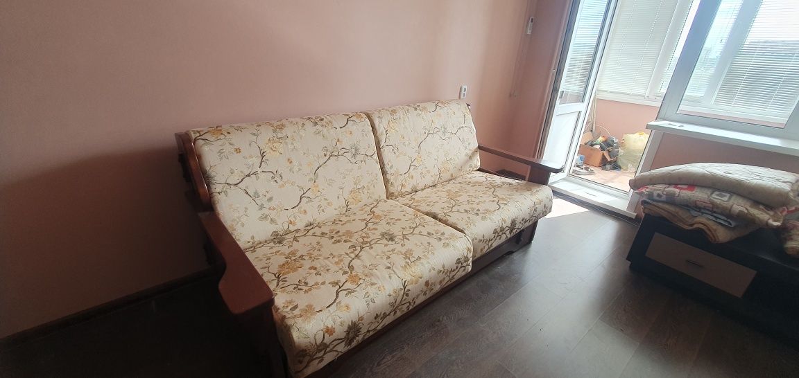 Продам диван для гостиной