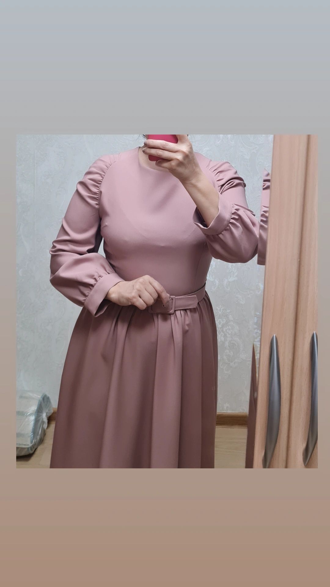 Платье с длинным рукавом новый