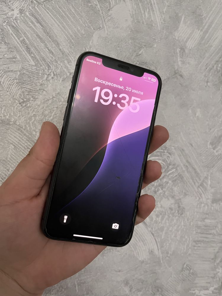 Айфон 11 pro в хорошем состоянии