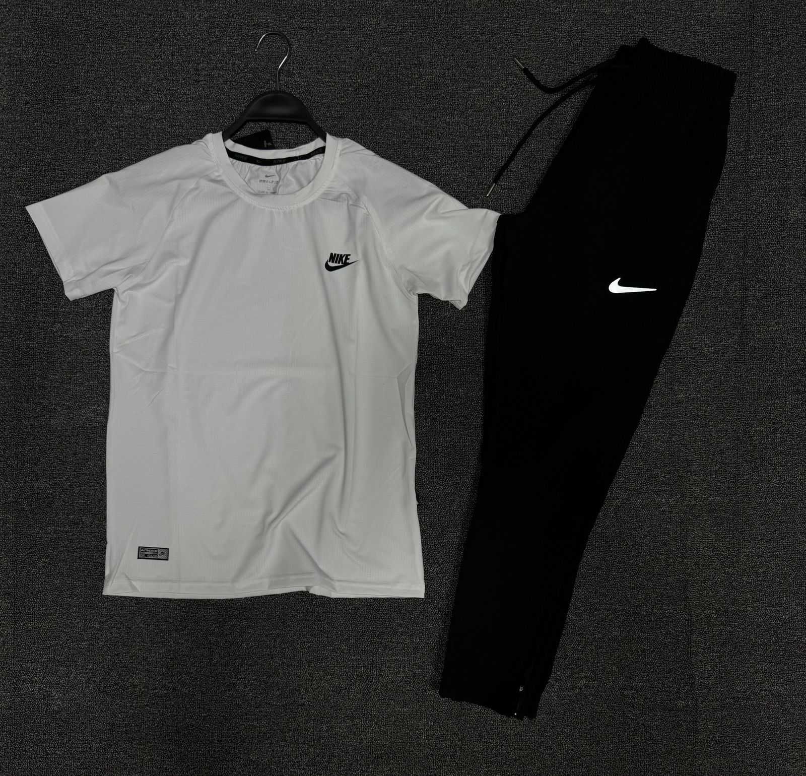 Мужские спортивный футболка черные Nike черные рашгард