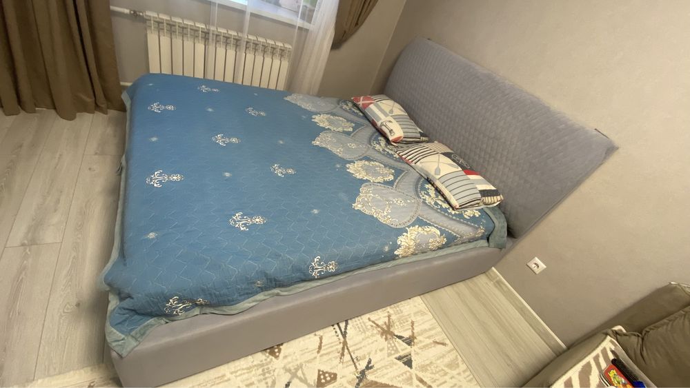 Двуспальная кровать