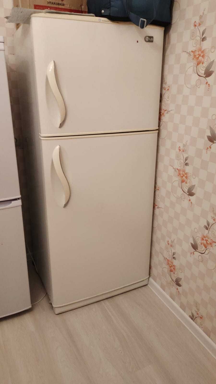 Продается большой холодильник