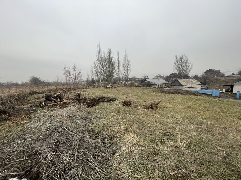 Продам земельный участок , в поселке Карасай .