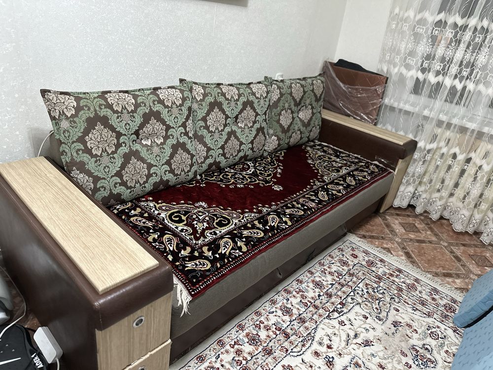 Продам диван гостевой