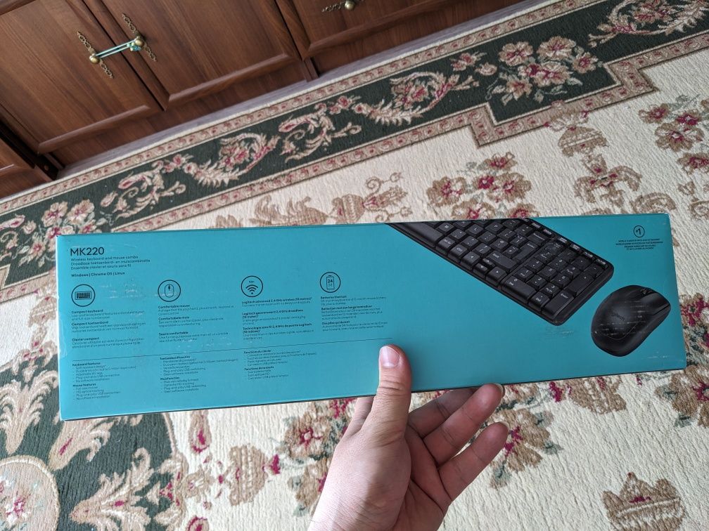 Logitech MK220 беспроводная мышка и клавиатура