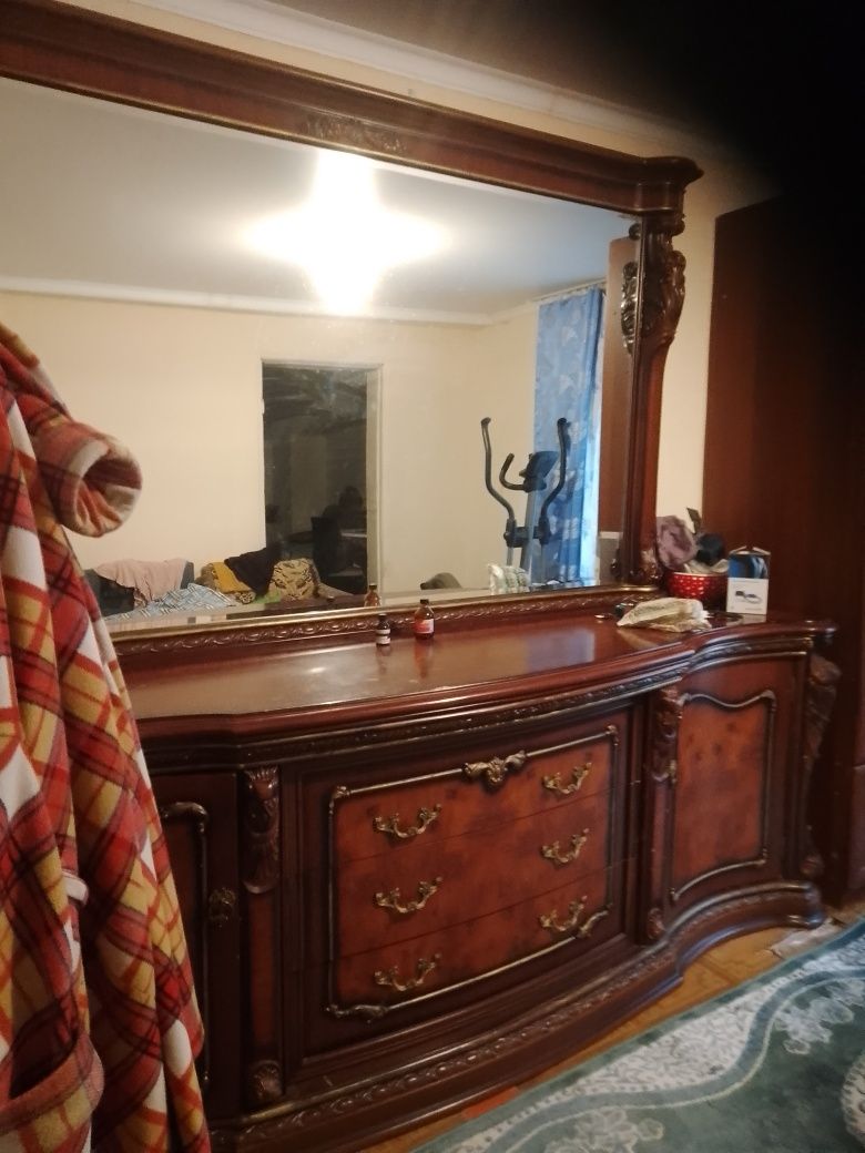 Большой комод из чистого дерева, дуб с большим, ручная работазеркалом