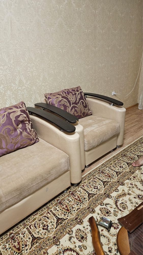Продам диван с креслом