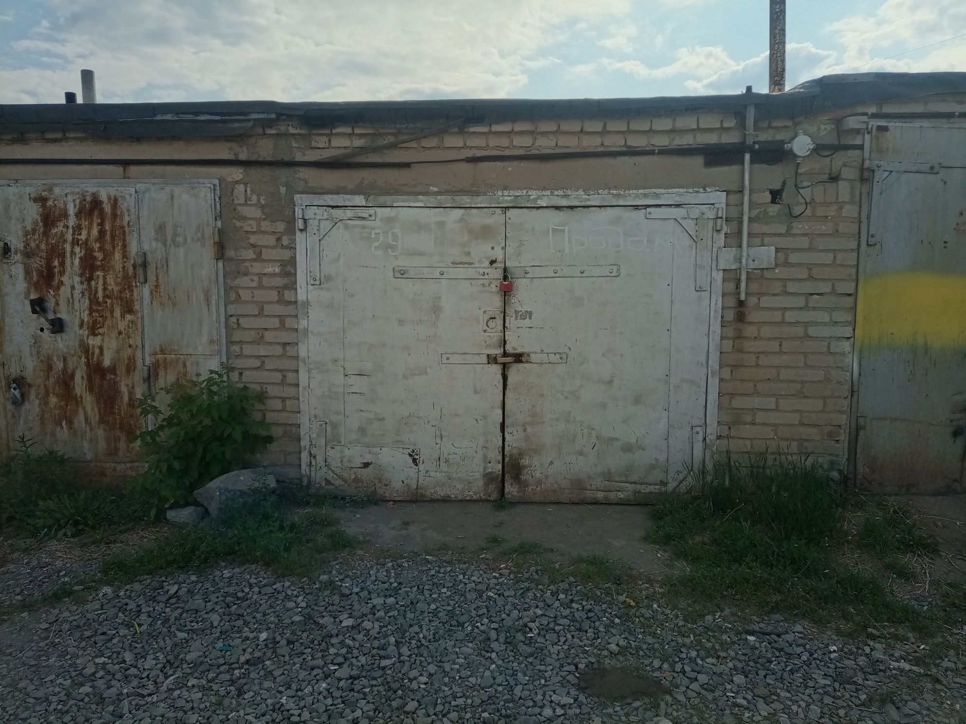 Продам Гараж в г.к.Луч на цетральной улице
