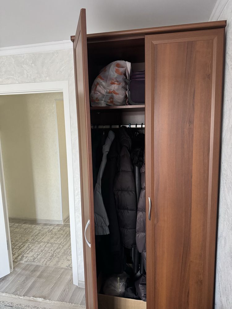 Продаю шкаф плательный
