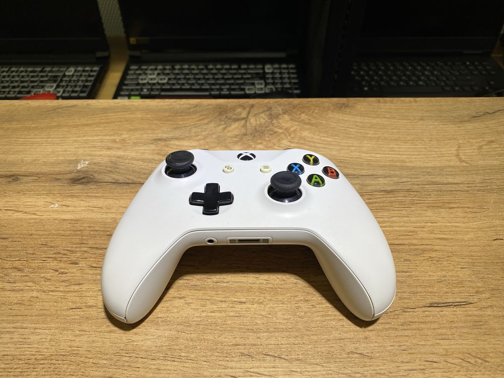 Игровая приставка XBOX One S, 1 TB, 1 джойстик, 10399/А10
